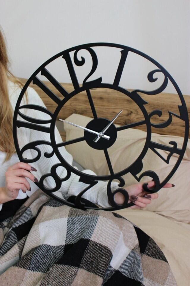 Siyah Hediyelik Ahşap Dekoratif Desenli Sayılı Duvar Saati 50cm