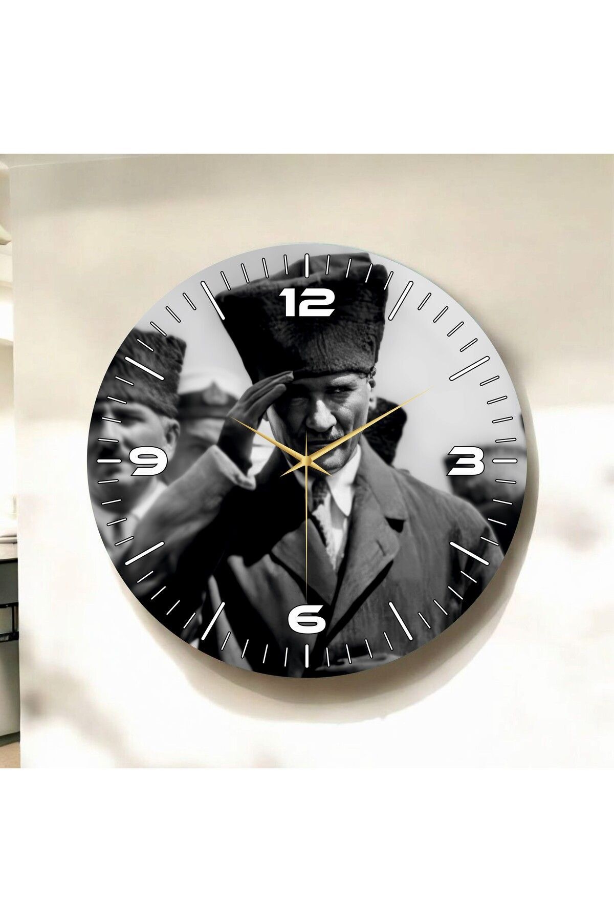 Mustafa Kemal Atatürk Siyah Beyaz Renkli Baskı Sayılı Hediyelik Ahşap Sessiz Duvar Saati 50cm